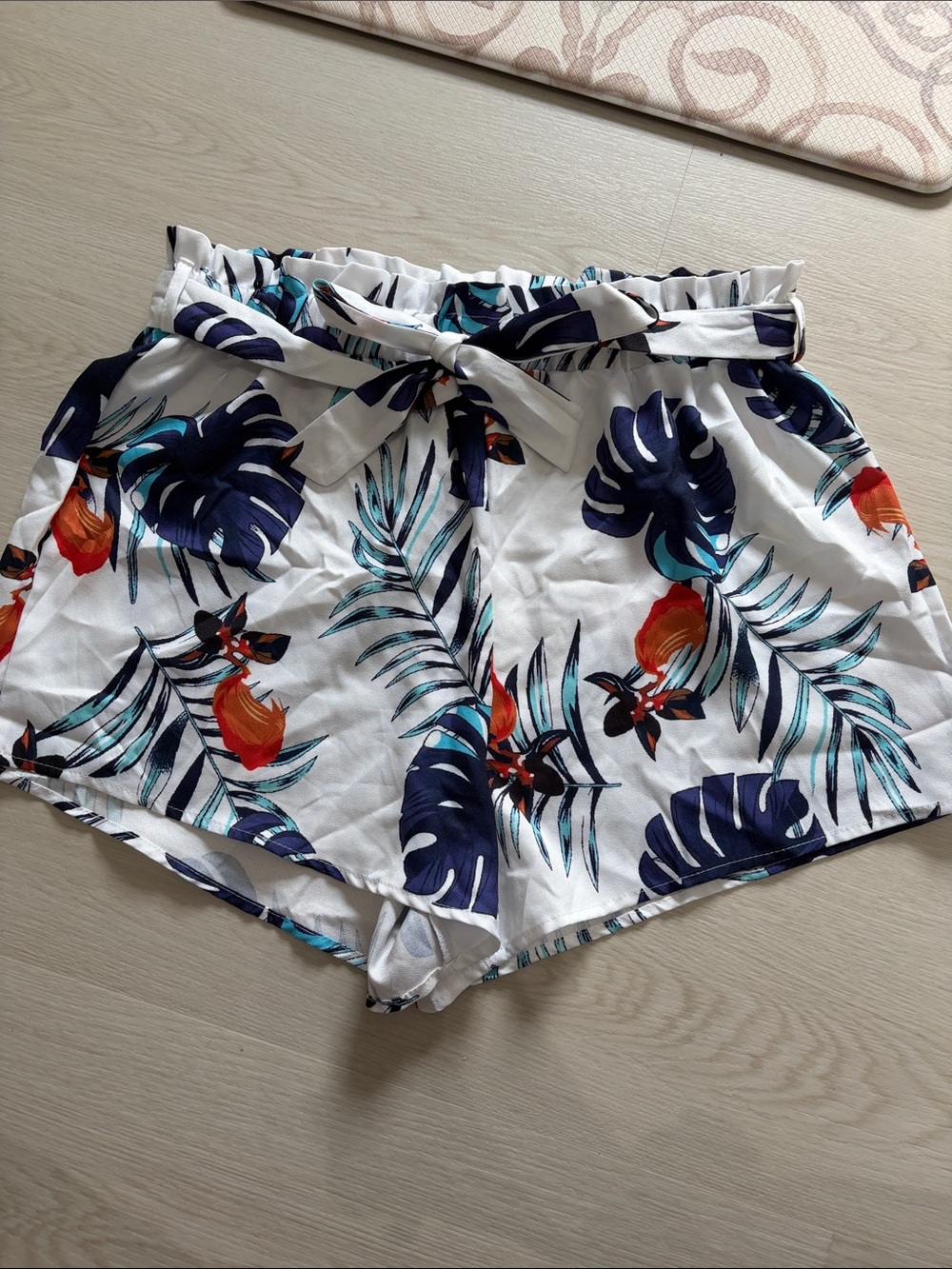 Floral paper bag shorts XXL